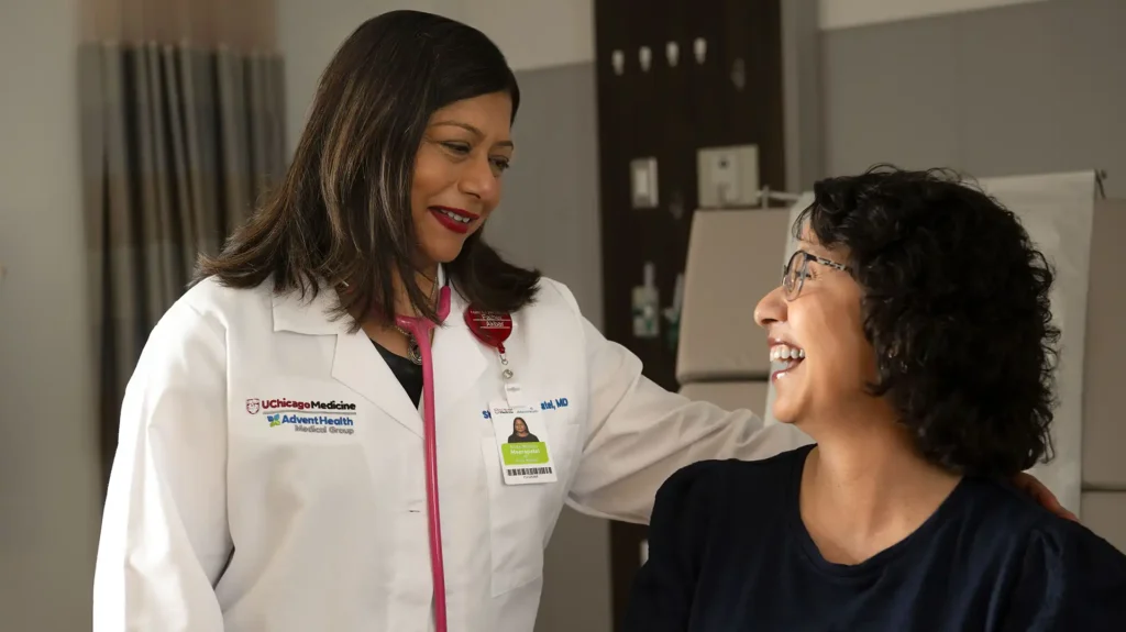Dr.-Shakilabanu-Meerapatel-with-female-patient2-smaller-1