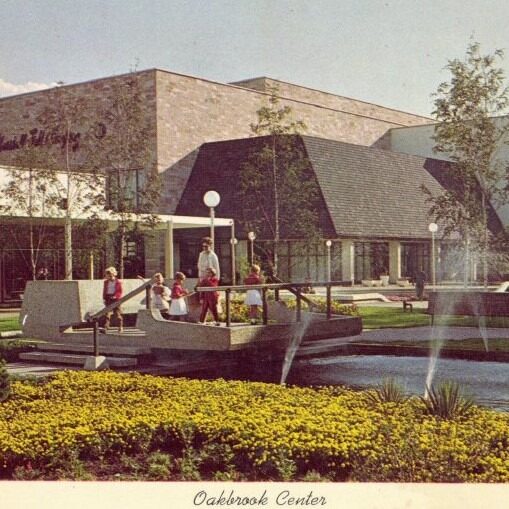 1964-postcard-plaza-outside-of-Marshall-Fields-store-which-became-Macys-in-2006 1964-postcard-plaza-outside-of-Marshall-Fields-store-which-became-Macys-in-2006