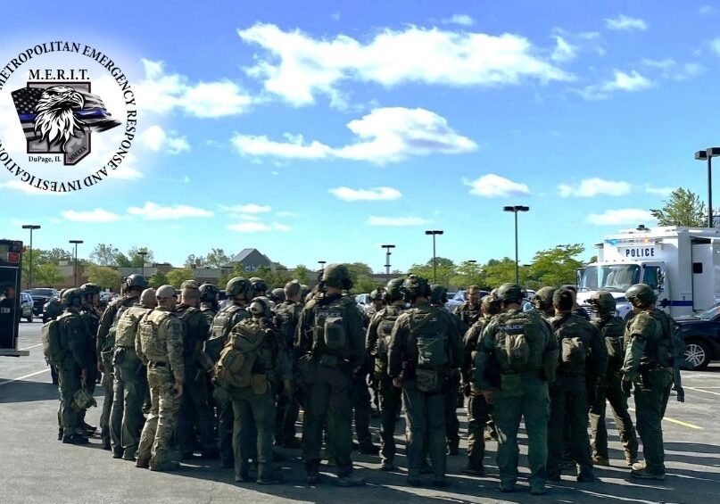 Members of MERIT’s
Metro SWAT team prepare for
a training exercise, prepare for high-risk
incidents throughout DuPage County.
