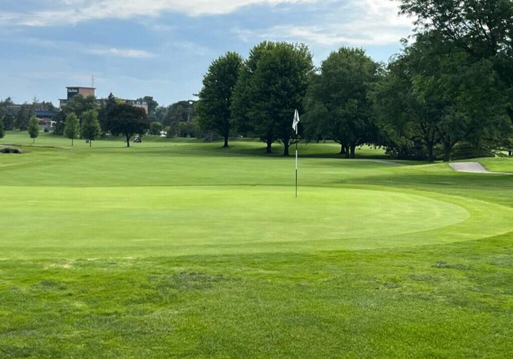 Oak Brook Golf Club played a vital role in helping save the rain-soaked 1987 Beatrice Western Open.